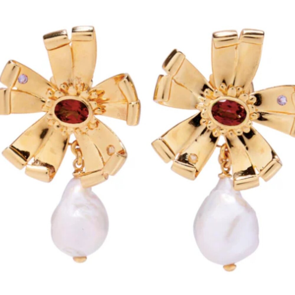 Lotus Pearl Earrings in Gold